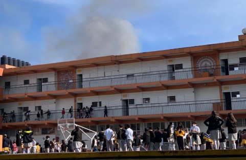 Un incendio se registró en una bodega de la Escuela Secundaria Técnica No. 3, ubicada en la avenida Manuel Ávila Camacho, de esta capital. Por ello las autoridades desplegaron un intenso operativo