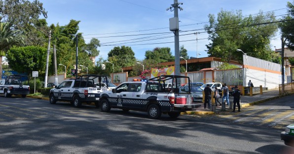 Un incendio se registró en una bodega de la Escuela Secundaria Técnica No. 3, ubicada en la avenida Manuel Ávila Camacho, de esta capital. Por ello las autoridades desplegaron un intenso operativo