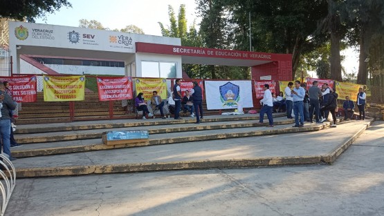 Entre las peticiones están: los cambios de adscripción que están rezagados en la organización sindical y la demora en la atención por parte de las autoridades del sistema federal para tratar asuntos de los agremiados.  