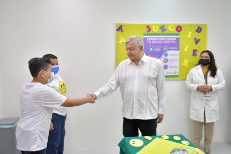 El Presidente Andrés Manuel López Obrador recorrió el  Hospital IMSS-Bienestar Valentín Gómez Farías, de Coatzacoalcos, Ver., como parte de la implementación del Plan de Salud IMSS-Bienestar. 