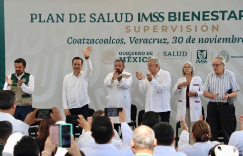 Al presidir la firma entre gobierno federal y la administración estatal para implementar el sistema IMSS-Bienestar, Andrés Manuel López Obrador destacó la labor del gobernador Cuitláhuac García Jiménez, de quien dijo que ya avanzó, al rehabilitar –algo que pocos mandatarios locales han hecho, acotó- centros de salud. 


