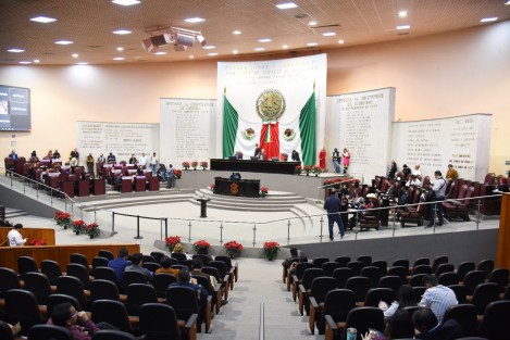 Por 39 votos del Pleno, la LXVI Legislatura designó al doctor Manuel Ángel Gómez Cruz merecedor de la Medalla y Diploma Adolfo Ruiz Cortines 2022 por su labor, investigación y aportaciones a favor de la agricultura orgánica y de los productores en el estado, al considerarse que cuenta con los méritos suficientes para recibir tal condecoración.