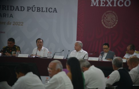 La reducción de los delitos a nivel nacional es contundente gracias a los programas sociales, pero es necesario que, en las entidades, las fiscalías asuman su responsabilidad de investigar la incidencia del fuero común, principalmente el homicidio doloso, manifestó el gobernador Cuitláhuac García Jiménez.
