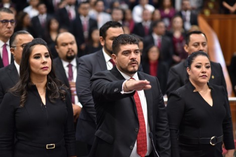Compareció ante el Congreso del Estado, el secretario de Educación, Zenyazen Escobar García; destacó acciones e inversión para todos los niveles.