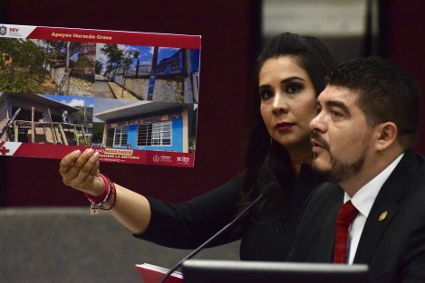El titular de la Secretaría de Educación de Veracruz (SEV), Zenyazen Roberto Escobar García, acudió ante esta Soberanía para dar a conocer las acciones y resultados del cuarto año de trabajo a favor de estudiantes y docentes, así como los avances logrados en formación e infraestructura, con transparencia en la inversión de los recursos asignados y para beneficio de todos los niveles académicos en el estado.
