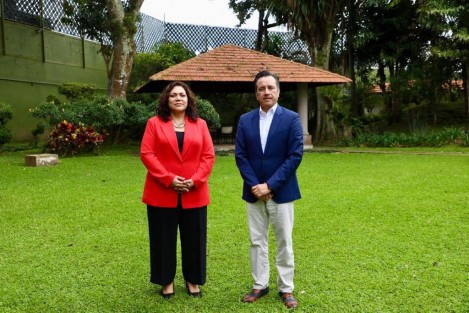 El Gobernador del Estado, Cuitláhuac García Jiménez, recibió este sábado a la nueva Magistrada Presidenta del Tribunal del Poder Judicial del Estado de Veracruz, algunos miembros del Consejo de la Judicatura, a integrantes de este tribunal  y a integrantes del poder legislativo, para agradecerles su gran disposición a una mayor coordinación entre los poderes del estado. 