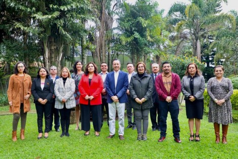 El Gobernador del Estado, Cuitláhuac García Jiménez, recibió este sábado a la nueva Magistrada Presidenta del Tribunal del Poder Judicial del Estado de Veracruz, algunos miembros del Consejo de la Judicatura, a integrantes de este tribunal  y a integrantes del poder legislativo, para agradecerles su gran disposición a una mayor coordinación entre los poderes del estado. 