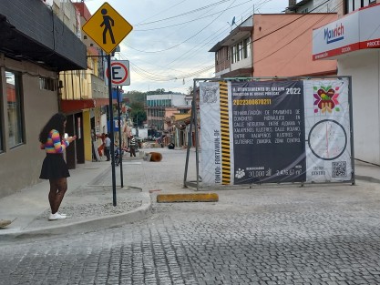 Aunque las obras en las calles Nogueira y Diego Leño (primera cuadra) están prácticamente concluidas, la circulación aún permanece cerrada debido a las obras que se hacen en el cruce con Murillo Vidal.  Otro poco de paciencia...