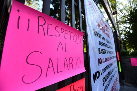  Trabajadores de la Secretaría de Salud acusan abuso de autoridad y violación de sus derechos laborales cerraron las instalaciones con cartulinas. Cabe señalar que la atención a pacientes no se vio afectada, al menos en el CECAN. 