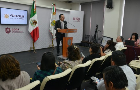 El gobernador Cuitláhuac García Jiménez en conferencia de prensa de los lunes felicitó a la fiscal General del Estado por haber aclarado los feminicidios del fin de semana y dijo que en su gobierno no habrá impunidad como en las administraciones pasadas.  