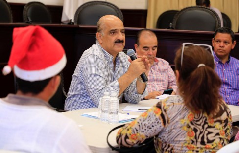 Para afinar detalles del Programa General de Inversión (PGI) 2023, funcionariado encabezado por el presidente municipal Ricardo Ahued Bardahuil, atendió a decenas de ciudadanos y ciudadanas que acudieron a la Sala de Cabildo para presentar solicitudes de obra, documentos con los que se conformará la propuesta de acciones del siguiente año. 