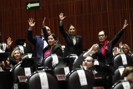 La Cámara de Diputados aprobó la madrugada de este miércoles, en lo general y en lo particular los artículos no reservados, con 267 votos en pro, 221 en contra y ninguna abstención, el proyecto de decreto por el que se reforman, adicionan y derogan diversas disposiciones de la Ley General de Comunicación Social y de la Ley General de Responsabilidades Administrativas.