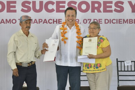 En otro día histórico para las y los campesinos de Veracruz, el Registro Agrario Nacional (RAN) entregó 340 documentos agrarios, 322 depósitos sucesorios, 80 constancias y 100 testamentos a habitantes de la Huasteca.