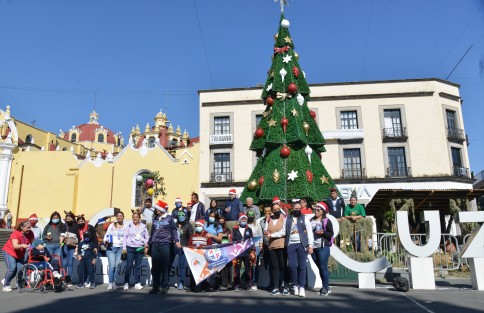 Alumnos y maestros  del centro de atención múltiple Dr. Roberto Solis Quiroga estarán cantando la rama por el centro de la ciudad. Si los ve y tiene a bien cooperar, no deje de apoyarlos.