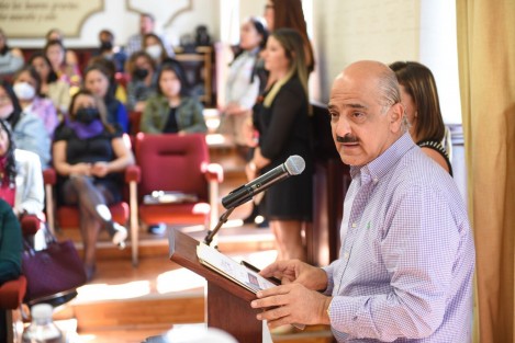El Instituto Municipal de las Mujeres de Xalapa (IMMX) cuenta con todo el apoyo material y moral de la Administración porque el respeto y difusión de los derechos de las mujeres no es un asunto de discurso, sino de derechos irrenunciables, afirmó el presidente municipal Ricardo Ahued Bardahuil. 