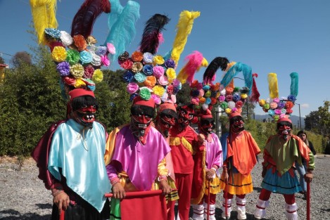  El Pueblo Mágico de las Altas Montañas,Coscomatepec, Ver., reunirá más de mil 500 bailarines, 400 músicos y 200 artesanos tradicionales de 14 entidades en el segundo Festival Nacional de Máscaras Danzantes, del 15 al 18 de diciembre, con el propósito de difundir, salvaguardar y revalorar el patrimonio cultural.

 