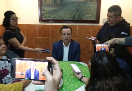 El gobernador Cuitláhuac García Jiménez dijo que el denominado Plan B de Reforma Electoral pretende generar ahorros al disminuir el costo de las elecciones en el país, actualmente más caras que en países como Estados Unidos.