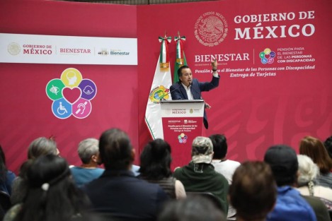 Durante la entrega de tarjetas del Banco del Bienestar, el gobernador Cuitláhuac García Jiménez afirmó que este esfuerzo significa mucho y es importante retribuir a quienes han vencido condiciones adversas; <em>queremos que se mantenga y se amplíe, y vamos por ello</em>. 