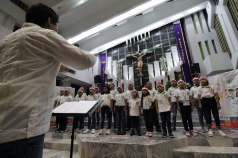 El Instituto Veracruzano de la Cultura, a través de la Red Estatal de Coros y Orquestas Infantiles y Juveniles de Veracruz, realizó el gran concierto de gala que ofrecieron los coros comunitarios de la región Olmeca este sábado 10 de diciembre en la capilla Jesús Buen Pastor, ubicada en la colonia Petrolera de la ciudad de Coatzacoalcos, Veracruz. 