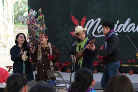 Para mantener vivas las tradiciones se organizó un concurso de ramas, donde participaron familias juntando varias generaciones. Por votación del público, se otorgaron premios a los primeros lugares. 