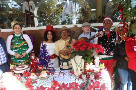 Emprendedores de Fusión Xalapa invitaron a la expo Navidad, que ofrecerá amplia oferta de gastronomía, manualidades, joyería, barro, madera y cerámica, del 16 al 18 de diciembre en bajos de Palacio Municipal. 