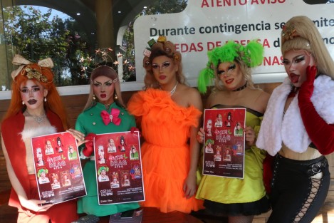  Integrantes del show Villa Drag invitaron al espectáculo que darán este 15 de diciembre en el Teatro J.J. Herrera con temática navideña, con la participación de las integrantes de la primera y segunda temporada de Next Top Drag Queen. 