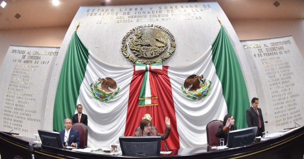 El Pleno de la LXVI Legislatura avaló que el Ayuntamiento de Coatzacoalcos suscriba un contrato de comodato con la Secretaría de Seguridad Pública (SSP) del estado, para el uso y disfrute gratuito de diversas armas de fuego, propiedad del Gobierno del Estado y el propio Ayuntamiento, para que sean destinadas al servicio de seguridad pública del municipio.