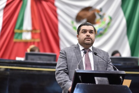 El grupo legislativo de Morena en el Congreso de Veracruz presentó la iniciativa de reforma al Código Penal para reclasificar el abigeato, a fin que deje de ser meramente patrimonial y considerarlo como ilícito que impacta a la economía estatal.

 