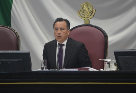 Para cerrar la Glosa del IV Informe, el gobernador Cuitláhuac García Jiménez celebró que, pese a las adversidades, Veracruz logró salir adelante imponiendo récord de obras; en el Pleno de la LXVI Legislatura estatal, agradeció el respaldo del presidente Andrés Manuel López Obrador.