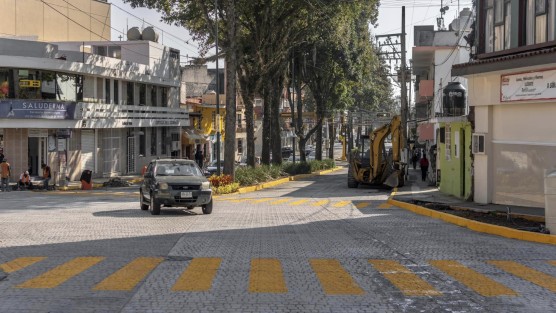 De acuerdo con el Edil, la intervención en las calles Rojano y Nogueira ya se encuentra al servicio de la ciudadanía para conectar el tránsito entre la calle 5 de Febrero y la avenida Rafael Murillo Vidal, quedando pendiente algunos detalles que se concluirán en estos días, a fin de no entorpecer la actividad del comercio en la zona.  