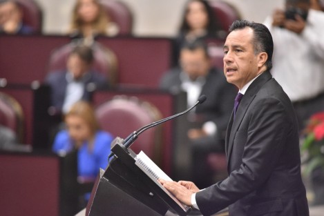 En cumplimiento a lo dispuesto en el Artículo 49 de la Constitución Política de Veracruz, la LXVI Legislatura recibió la comparecencia del gobernador del estado, ingeniero Cuitláhuac García Jiménez. 