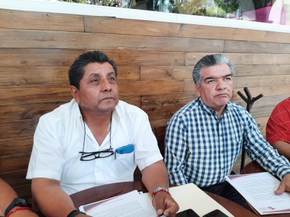 Gremios de taxistas en Veracruz se oponen al funcionamiento de servicios UBER al considerarlos como una competencia desleal, por ello también se sumaron a las protestas que realizaron los trabajadores del volante en el estado de Quinta Roo. Nos unimos a la protesta en contra del juez Jorge Mercado Mejía quien favorablemente, pretende otorgar el amparo a la empresa UBER para prestar el servicio sin concesión, indicaron durante la entrevista en la ciudad de Xalapa.  

