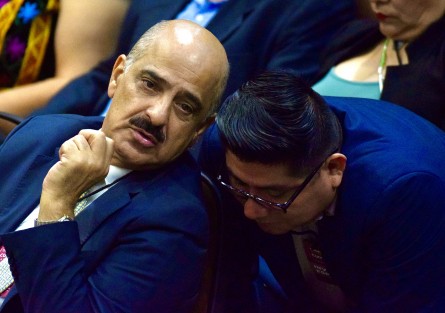  El presidente municipal Ricardo Ahued Bardahuil asistió a la comparecencia del gobernador Cuitláhuac García Jiménez, ante el pleno de la LXVI Legislatura, con lo que concluye la glosa del Cuarto Informe de Gobierno 2022.  