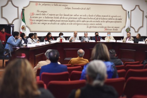 Con el fin de crear políticas públicas que atiendan y mejoren la calidad de vida de las personas adultas mayores, el Ayuntamiento se mantendrá atento a las necesidades de este sector y de las asociaciones que los representan, de acuerdo con lo expuesto en la Sesión Abierta de Cabildo realizada este jueves. 

