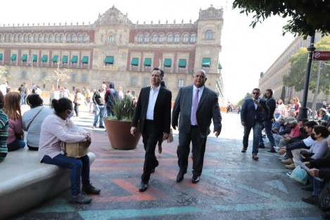 El Gobernador de Veracruz, Cuitláhuac García, mantuvo  una reunión en Palacio Nacional convocado por el Presidente Andrés Manuel López Obrador para atender de manera coordinada el plan migratorio de rescates humanitarios entre el gobierno federal y los gobernadores de Chiapas, Oaxaca, Tabasco, Veracruz y Campeche.