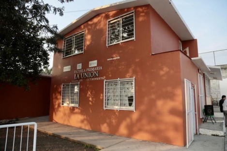 Hoy fue entregada  la rehabilitación de la Escuela Primaria La Unión, de la ciudad de Xalapa, gracias al apoyo de la Fundación  OXXO, S. A. de C. V..   En el evento el Secretario de Educación Zenyazen Escobar García reconoció  la responsabilidad social con la educación por parte de algunas empresas, como la citada.