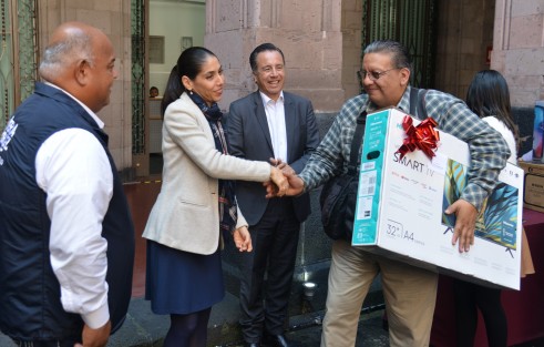 Se rifaron algunos premios para los asistentes.  