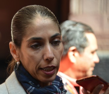 Durante el convivio navideño con representantes de medios de comunicación, la Fiscal General del Estado, Verónica Hernández Giadáns reconoció el trabajo de las y los periodistas de Veracruz y refrendó su compromiso de cero impunidad en los casos en que sean agredidos, como se ha hecho hasta ahora.