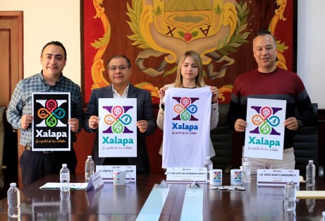 Durante la presentación, explicó el proceso para la creación de esta marca, misma que fue elegida por un jurado calificador integrado por expertos en la materia, quienes la seleccionaron entre 60 propuestas originales y 31 expedientes finales, resultando ganadora la diseñadora Monserrat Castellanos Zuccolotto.  