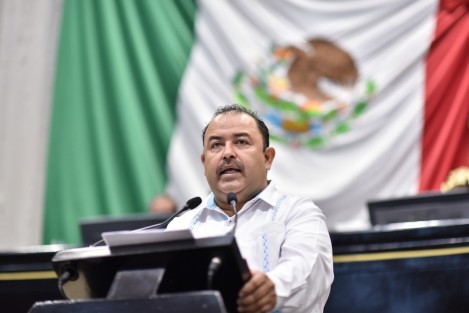 El diputado Juan Enrique Santos Mendoza presentó una iniciativa para que se reduzca en 50 por ciento el pago de derechos por la expedición de licencia permanente de motociclista, tipo D para conducir vehículos de dos o más ruedas.

