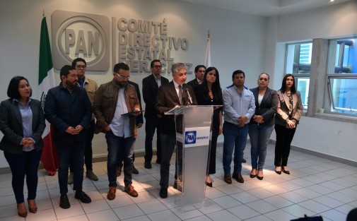 Panistas se pronunciaron contra el nombramiento de los nuevos magistrados que estarán al frente del recién creado Tribunal de Justicia Administrativa,al considerar que solo es un premio a quiénes han sido fieles al Gobernador Cuitláhuac García y han realizado sin protestar todas las fechorías que se le han ocurrido.