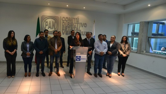 En conferencia de prensa realizada en el Comité Directivo Estatal (CDE), la secretaria general del albiazul, Indira Rosales San Román, sostuvo que hay contubernio entre el Movimiento de Regeneración Nacional (Morena) y el grupo del PAN, que encabeza Joaquín Guzmán Avilés.