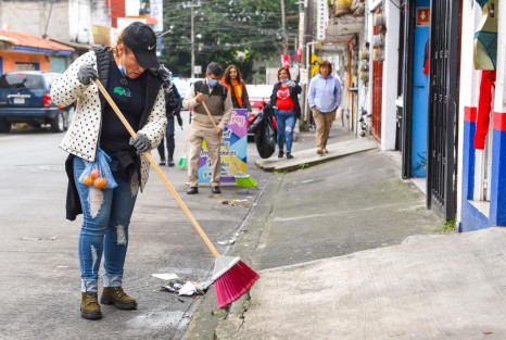 Esta estrategia se enfoca en la recuperación de la tradición de mantener una ciudad limpia, empezando por los frentes de cada hogar, con la intención de que de manera progresiva se convierta en un hábito ciudadano por el cuidado de nuestra imagen urbana. 