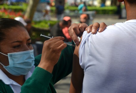 La campaña nacional de vacunación contra la influenza iniciada en octubre, durará hasta marzo 2023, según informaron autoridades. 