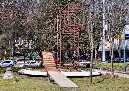 En estas condiciones se encontraba el Monumento a Desaparecidos.  