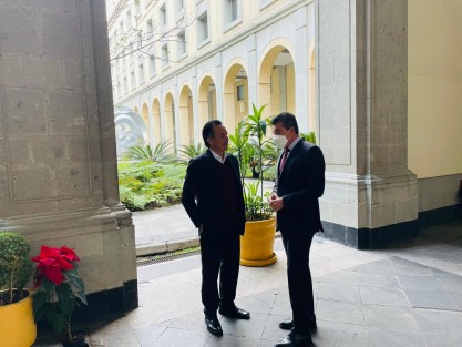 El Gobernador de Veracruz, Cuitláhuac García Jiménez, informó que este lunes acudió a Palacio Nacional para dar seguimiento a los trabajos del Corredor Interoceánico del Itsmo de Tehuantepec con la presencia de nuestro Presidente, Lic. Andrés Manuel López Obrador.
