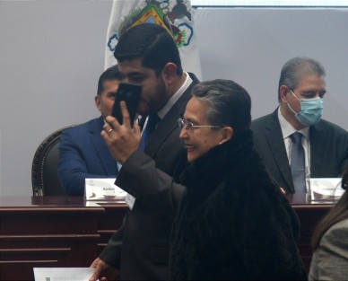 Asistieron a la presentación del 1er. Informe de Gobierno del alcalde Ricardo Ahued, el Gobernador Cuitláhuac García Jiménez, así como diputados locales y la senadora Gloria Sánchez, funcionarios estatales y empresarios. 