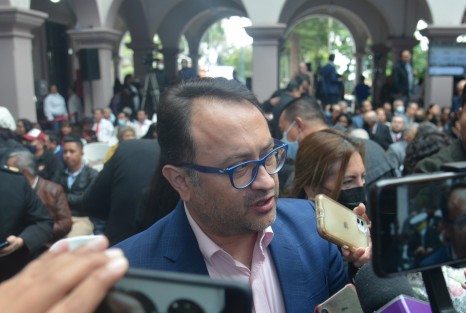 Asistieron a la presentación del 1er. Informe de Gobierno del alcalde Ricardo Ahued, el Gobernador Cuitláhuac García Jiménez, así como diputados locales y la senadora Gloria Sánchez, funcionarios estatales y empresarios. 