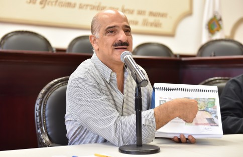 El presidente municipal Ricardo Ahued Bardahuil manifestó que durante el año se recibieron más de 4 mil 700 solicitudes de obra por un monto total de mil 112 millones de pesos; aseguró que aunque no es posible realizarlas en su totalidad, han sido clasificadas para programarlas en los próximos años de ejercicio. 