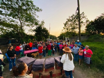 A través del DIF Estatal en coordinación con el DIF municipal de Pánuco, por la época invernal se entregaron insumos del programa de Atención a Población en Condiciones de Emergencia.
